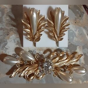 Goldtone Faux Pearl And Crystal Brooch + Earrings c1980